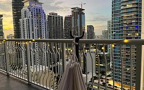 City & Sea View+Free Parking Modern Condo